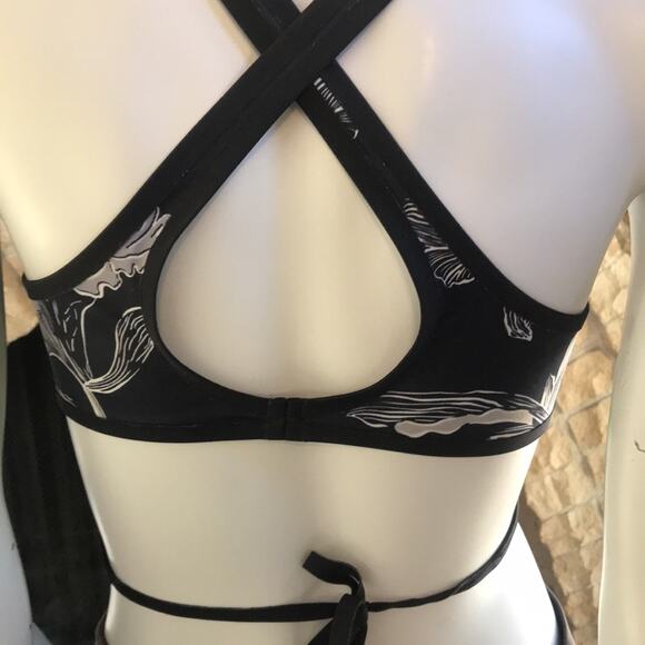 Athleta Floral Fiore Wrap Black Bikini Swim Top UPF 50+ Women's Size XS - Picture 5 of 8
